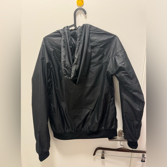 Rainproof Nike jacket - Picture 2 of 4